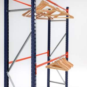 Estanteria para prenda colgada vista lateral