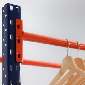 Vista union larguero tubular y puntal de estanteria para prenda colgada